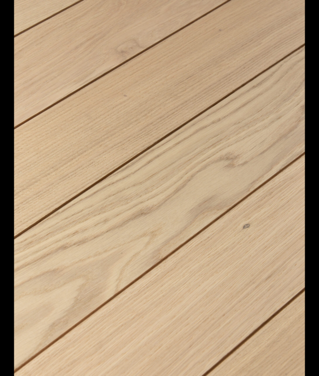 The planks are available in most Hakwood colors.