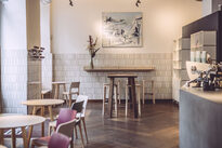 23 Valor Brushed-Vienna, Austria-Balthasar Kaffee Bar_RETAIL